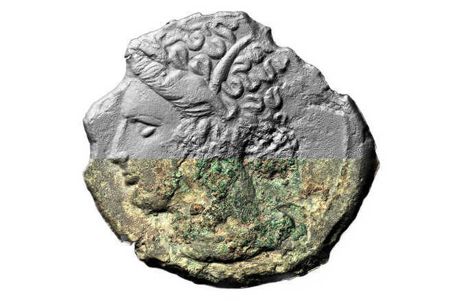 Řecká mince – archeologické zkoumání barevnou kamerou. image